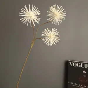 Künstlicher weißer Löwenzahn Blumenzweig, schöne Detailansicht von stacheliger Raumdeko.