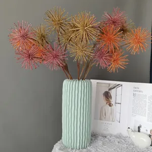 Künstliche Löwenzahn Blumenbälle mit Vase, ideal für Heimdekoration und Hochzeitsdesign.