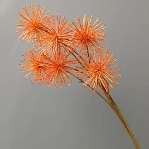 Künstlicher orangefarbener Kugelblumen-Blumenzweig Detail, ideal für Heimdeko und Hochzeit.