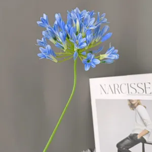 Fiore di agapanto blu artificiale per decorazioni domestiche moderne, hotel e matrimoni.