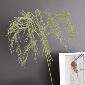 Branche de racine de banyan artificielle pour déco mur végétal, design d'intérieur et hôtel.