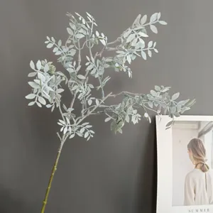 Ramo di eucalipto artificiale foglie smerigliate verdi per decorazioni casa e composizioni.