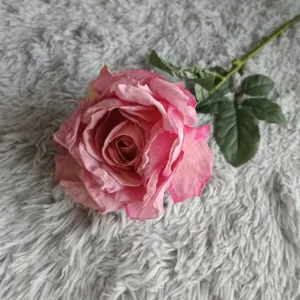 Flor de rosa rosa vintage artificial con tallo verde para decoracion de boda en casa.