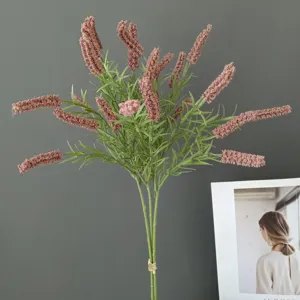 Künstlicher Blumenstrauß Detailansicht, künstliche Salbeipflanzen Stiele für Deko.