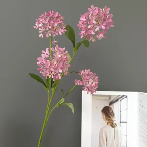 Detalle de tallo de flor de hortensia rosa artificial para decoración de interiores y diseño
