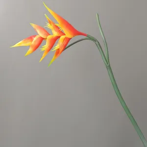 Künstliche tropische Paradiesvogelblume Detail für Heimdekoration und Hotelhochzeit.