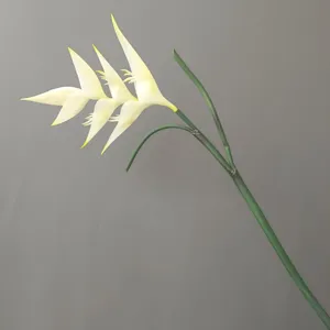 Nahaufnahme des künstlichen tropischen Paradiesvogelblumenstiels für die Dekoration.