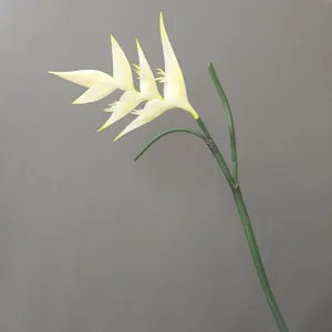 Nahaufnahme der künstlichen tropischen Paradiesvogelblume weicher Stiel dekorativ.