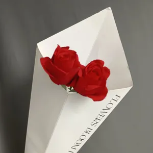 Rosas rojas artificiales flores de simulacion decoracion del hogar fotografia de bodas blanco