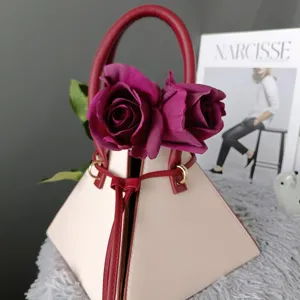 Bolso de mano trapecio para mujer con asa roja y rosas decorativas para estilo chic