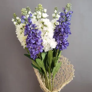 Bouquet de fausses fleurs en soie delphinium violet pour decoration mariage maison photo.