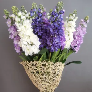 Bouquet de fleurs artificielles pour la décoration intérieure et la photographie de mariage.