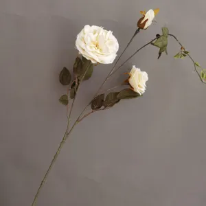 Künstliche Rosenblüten Stiel Detail, realistische Blumendekoration für Heim Hochzeit Requisite.