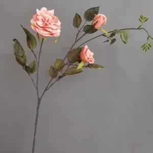 Künstlicher rosa Rosenzweig im Detail, lebensechter Blumenstiel für Heimdeko und Fotografie.