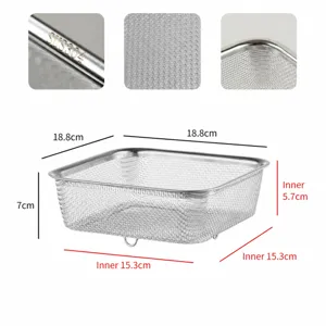 Panier d'égouttage rectangulaire de cuisine en acier inoxydable avec maille fine.