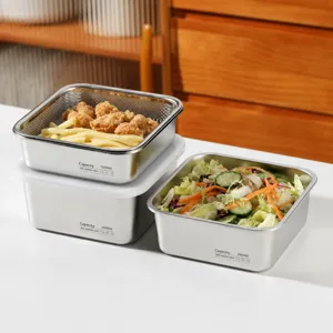 Contenant de stockage rectangulaire en acier inoxydable avec panier de vidange et couvercle.