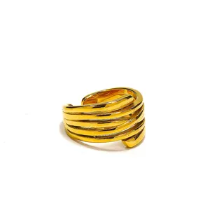 Gedetailleerd overzicht van modieuze multi-strand vergulde titanium stalen ring voor dames.