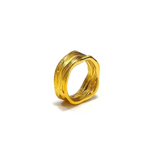18k vergulde onregelmatige titanium stalen ring multi-band detail voor elegante vrouwen