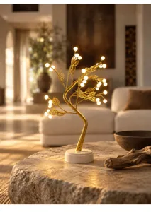 Goldener LED-Baumlicht-Detailblick mit leuchtender Zweiglampe und warmer Raumdekoration.