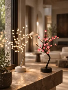 Detailaufnahme der romantischen LED Kirschblütenbaum Lichter, ideale USB Nachttisch- und Zimmerdeko.