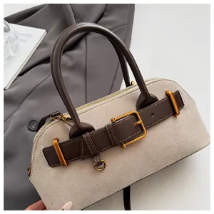 Koreanische Wildleder Handtasche mit braunem Leder Patchwork und Metall Gürtelschnalle.