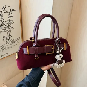 Damen matte Wildleder Handtasche Vintage Motorrad Stil Umhängetasche mit Gürtelschnalle