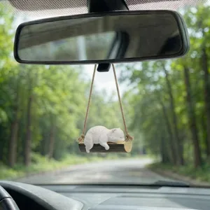 Mignon ours polaire endormi sur balançoire voiture suspendu ornement rétroviseur intérieur