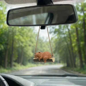 Mignon petit ours endormi suspendu voiture balançoire sur bûche rétroviseur décoration