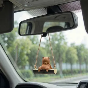 Mignon petit ours balançoire pendentif de rétroviseur de voiture, décoration intérieure adorable.