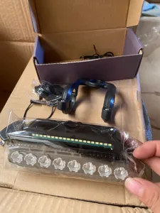 Gedetailleerd overzicht van de fietsvoorlichtingscomponenten, LED's, beugel en oplaadkabel.