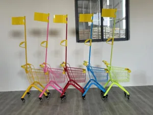 Coloré jouet chariot de courses pour enfants avec grand drapeau de sécurité, mini trolley.