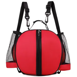 Vue détaillée du sac à dos de sport rond rouge avec fermeture éclair et poches en filet.