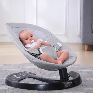 Gedetailleerd overzicht van baby wipstoel en schommelstoel, comfortabel grijs kussen en veiligheid.