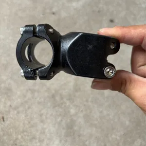 Attacco manubrio bici nero, accessorio anteriore in lega di alluminio per biciclette bambini.