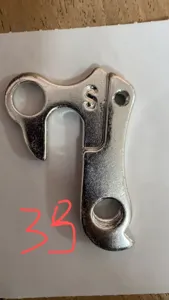 Fahrrad Schaltauge Ersatzteil Detailansicht fuer Mountainbike, robustes Metallteil.