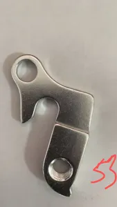 Detailansicht des silbernen Metall Fahrrad Schaltauge Mountainbike Ersatzteil Zubehör.