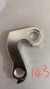 Detailansicht des Fahrrad Schaltauge MTB Metall Ersatzteil Haken fuer Hinterradschaltung.