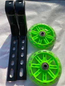 Roues d'entraînement de vélo d'enfant clignotantes 12-20 pouces accessoires de support