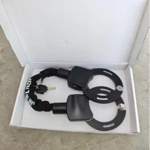 Candado de cadena para moto resistente con llaves, diseño de esposas antirrobo seguro.