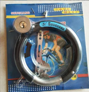 Fahrradschloss Hufeisenschloss Detailansicht mit starkem Metallringschloss und Schlüsseln