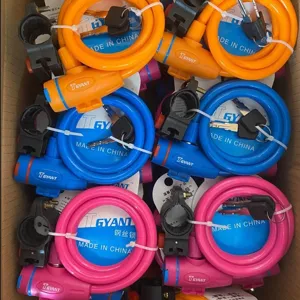 Solide antivol de vélo à câble durable avec support de montage et clés en couleurs.