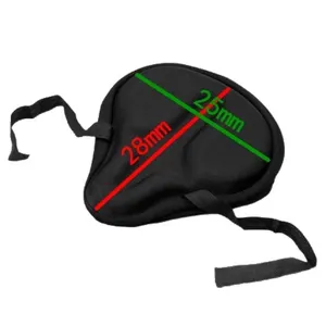 Housse de selle de vélo noire avec rembourrage en silicone et sangles pour cyclisme.