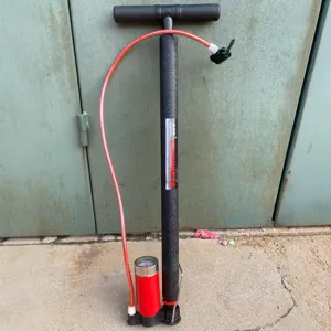 Hochdruck Standpumpe mit Manometer, tragbare Metall Luftpumpe für Bälle und Fahrräder.