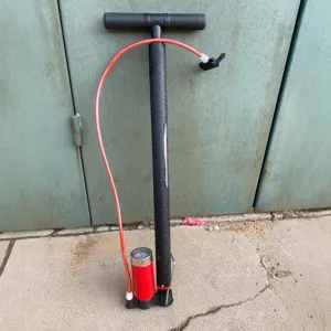 Mehrzweck Standpumpe Bodenluftpumpe mit Manometer für Basketball Fußball und Yoga Bälle.