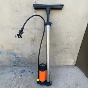 Pompa a terra portatile argentata in metallo per bicicletta e pallacanestro ad alta pressione