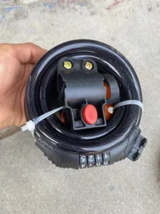 Antivol de cable pour vélo noir avec cadrans de combinaison, sécurité portable.