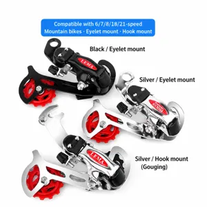 Dettaglio deragliatore posteriore per mountain bike con varianti nere e argento disponibili.