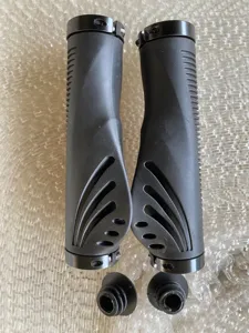 Puños de manillar de bicicleta negro goma diseño ergonómico accesorios de montaña par con tapones