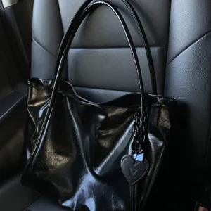 Women Large Capacity PU Leather Tote Bag Street Fashion Casual Shoulder Handbag With Heart Charm And Chain Decor