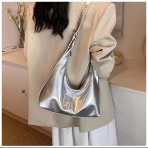 Trendy silver metallic hobo shoulder bag for women, stylish underarm casual fashion purse.